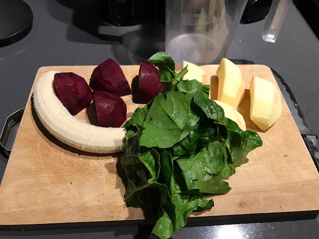estratto dolce ottimo dessert: spinaci foglie, barbabietola rossa, mela, banana